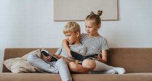 čitanje-dečak-devojčica-knjige