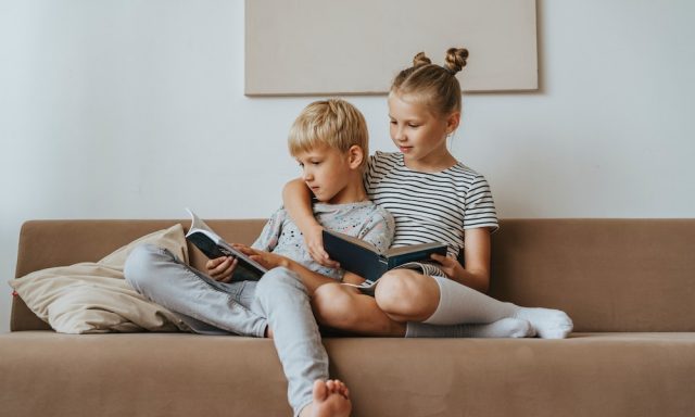 čitanje-dečak-devojčica-knjige