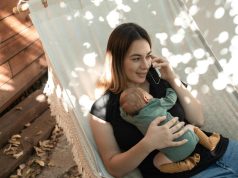 zena-lezaljka-beba-telefon