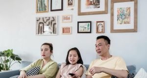 muskarac-zena-devojcica-kauc