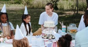 zena-torta-deca-piknik